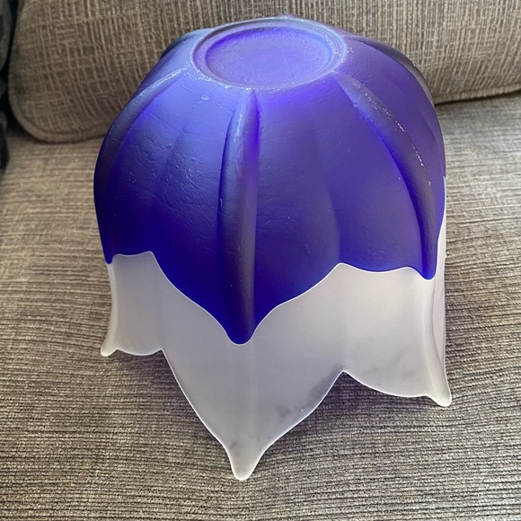 Partylite retired large cobalt & satin glass tulip - Picture 4 of 5